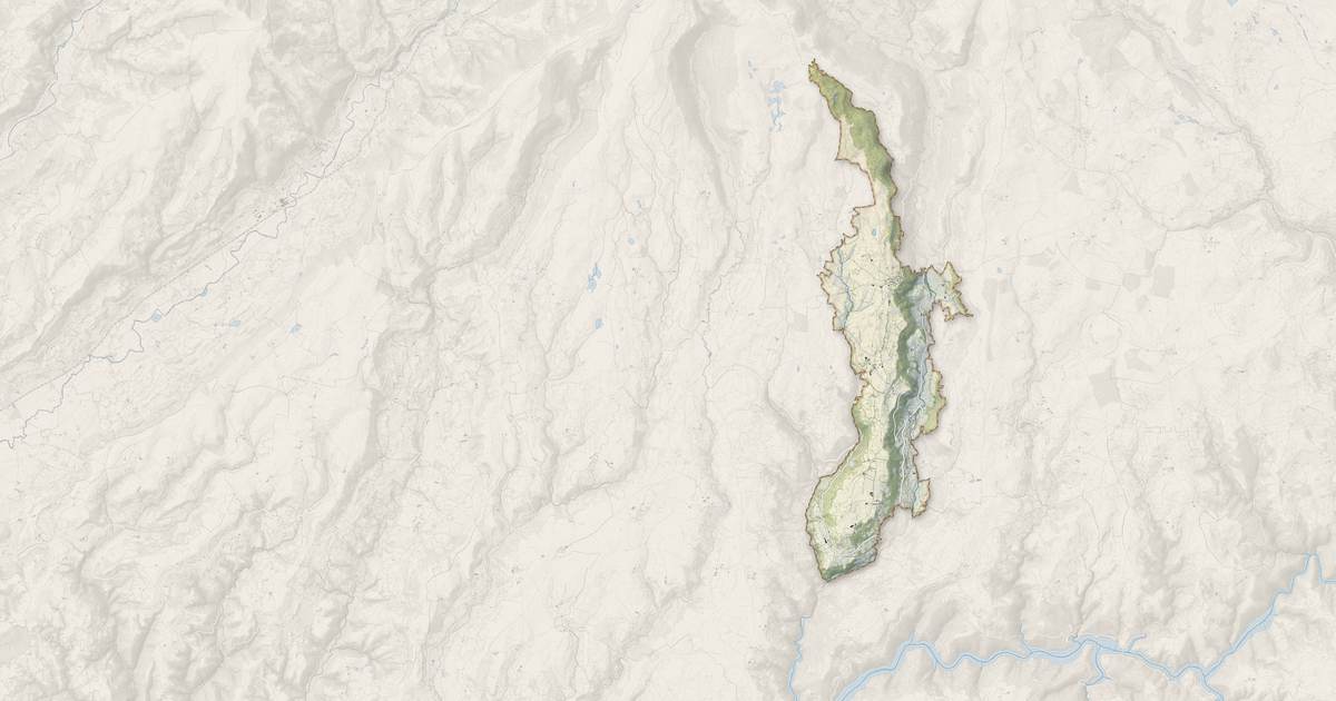 Portrait cartographique de Saint-Martin-sous-Vigouroux : relief, eau, forêts, bâti et voies, calculés à partir des données de l'IGN