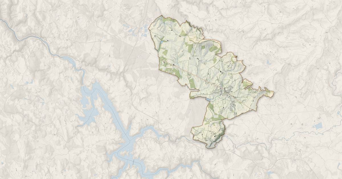 Portrait cartographique de Saint-Paul-des-Landes : relief, eau, forêts, bâti et voies, calculés à partir des données de l'IGN