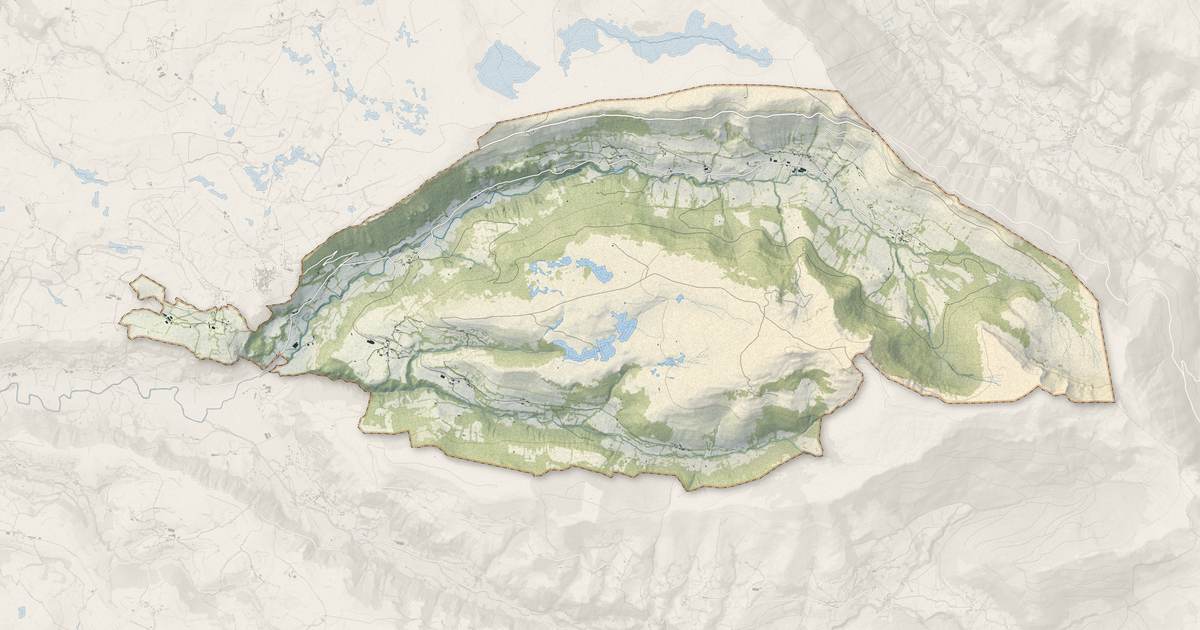 Portrait cartographique de Saint-Paul-de-Salers : relief, eau, forêts, bâti et voies, calculés à partir des données de l'IGN