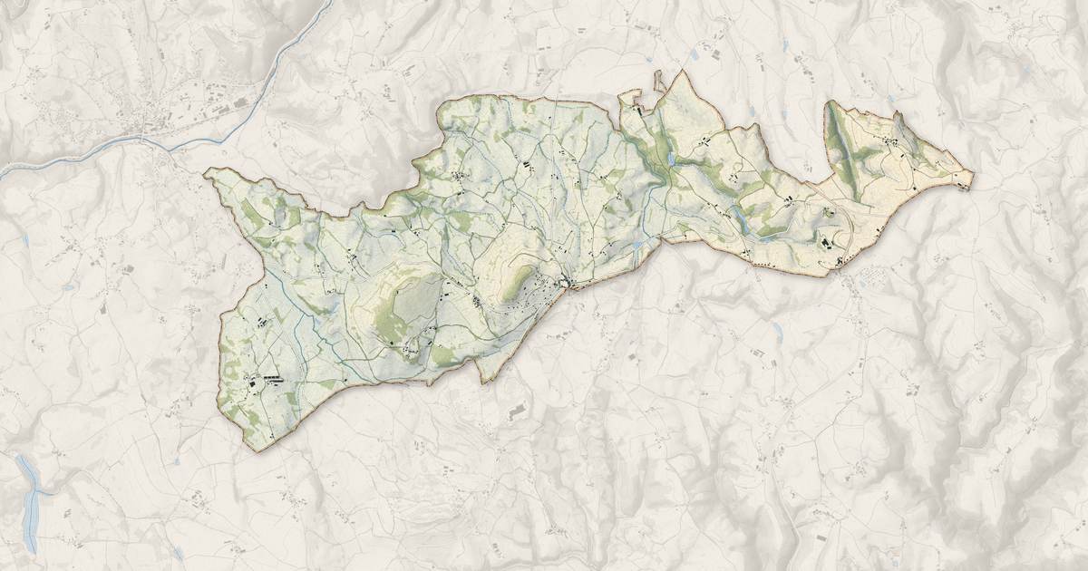 Portrait cartographique de Saint-Santin-de-Maurs : relief, eau, forêts, bâti et voies, calculés à partir des données de l'IGN
