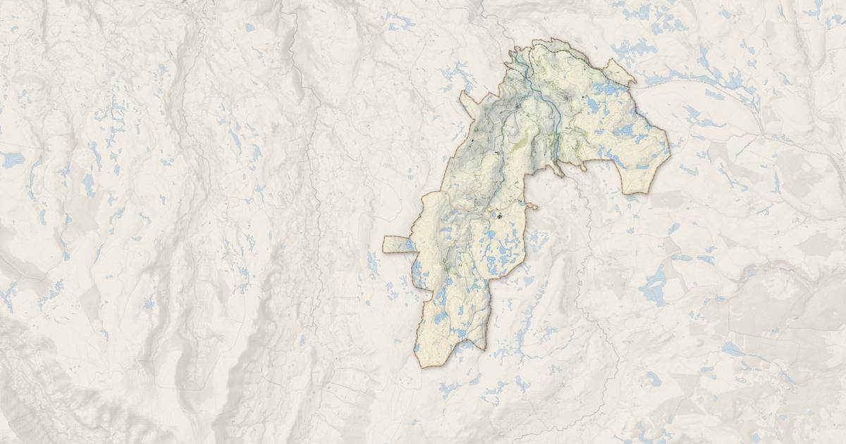 Portrait cartographique de Saint-Saturnin : relief, eau, forêts, bâti et voies, calculés à partir des données de l'IGN