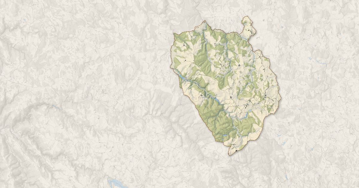 Portrait cartographique de Saint-Saury : relief, eau, forêts, bâti et voies, calculés à partir des données de l'IGN