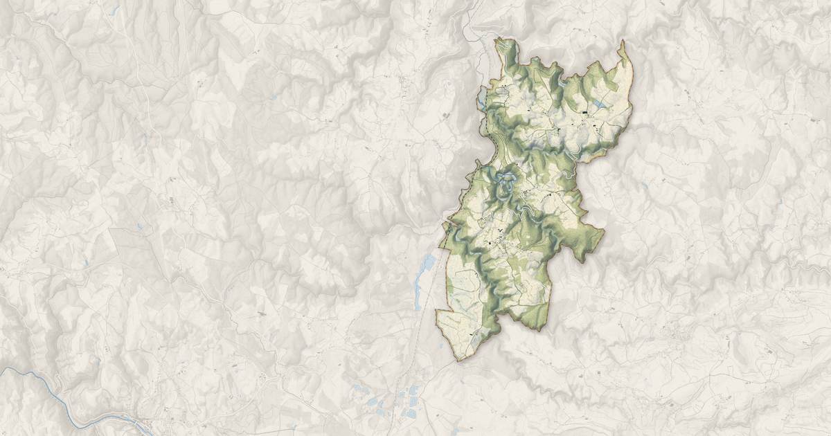 Portrait cartographique de Saint-Victor : relief, eau, forêts, bâti et voies, calculés à partir des données de l'IGN