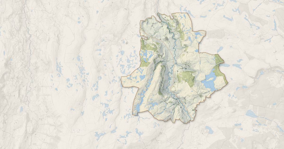 Portrait cartographique de Ségur-les-Villas : relief, eau, forêts, bâti et voies, calculés à partir des données de l'IGN