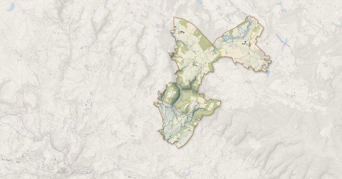 Portrait cartographique de Tiviers : relief, eau, forêts, bâti et voies, calculés à partir des données de l'IGN