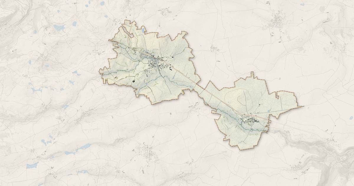 Portrait cartographique de Ussel : relief, eau, forêts, bâti et voies, calculés à partir des données de l'IGN