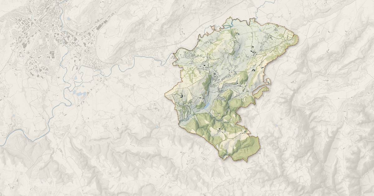 Portrait cartographique de Vézac : relief, eau, forêts, bâti et voies, calculés à partir des données de l'IGN