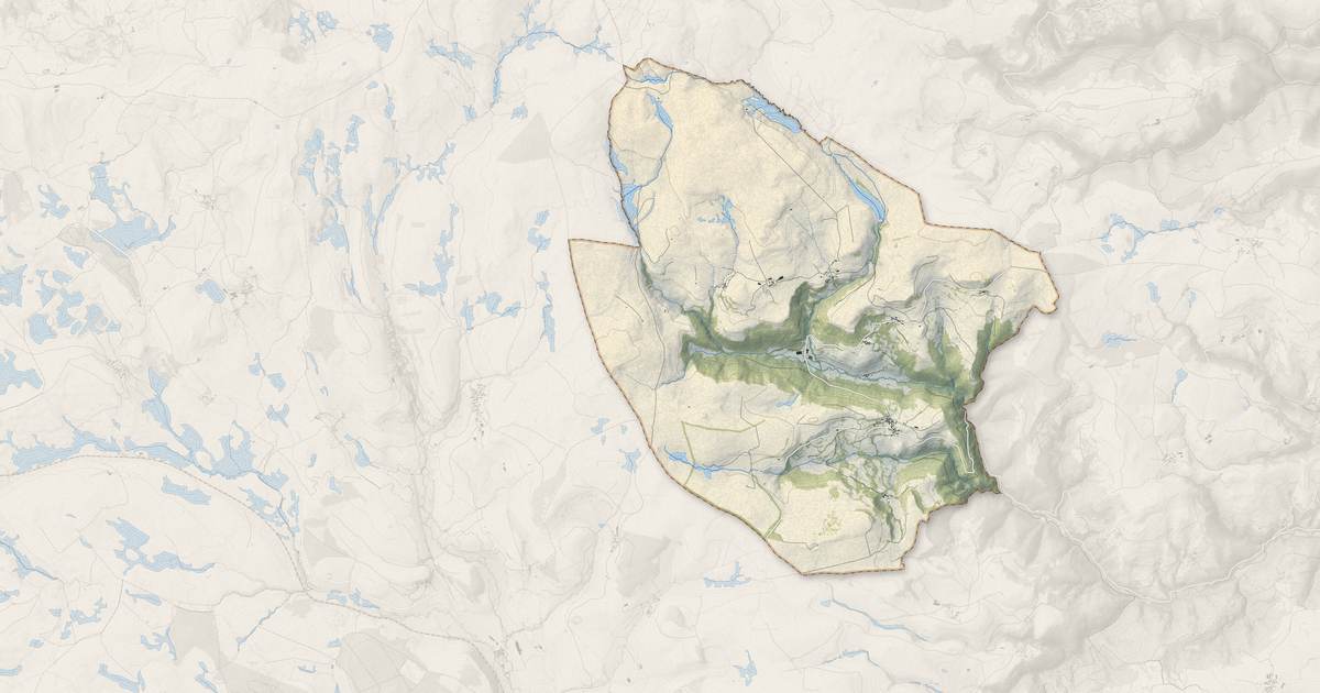 Portrait cartographique de Vèze : relief, eau, forêts, bâti et voies, calculés à partir des données de l'IGN