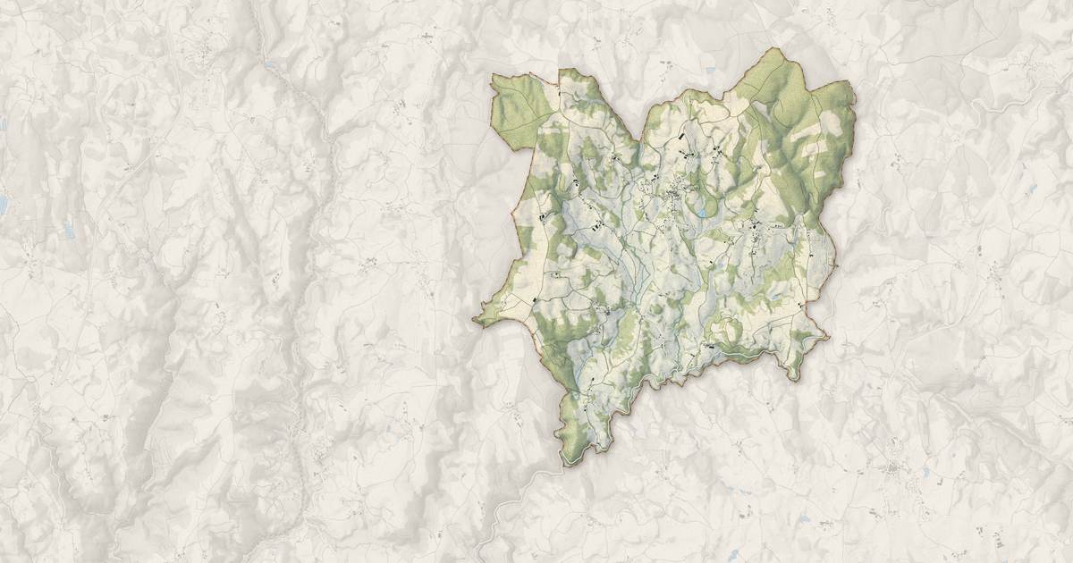 Portrait cartographique de Vitrac : relief, eau, forêts, bâti et voies, calculés à partir des données de l'IGN