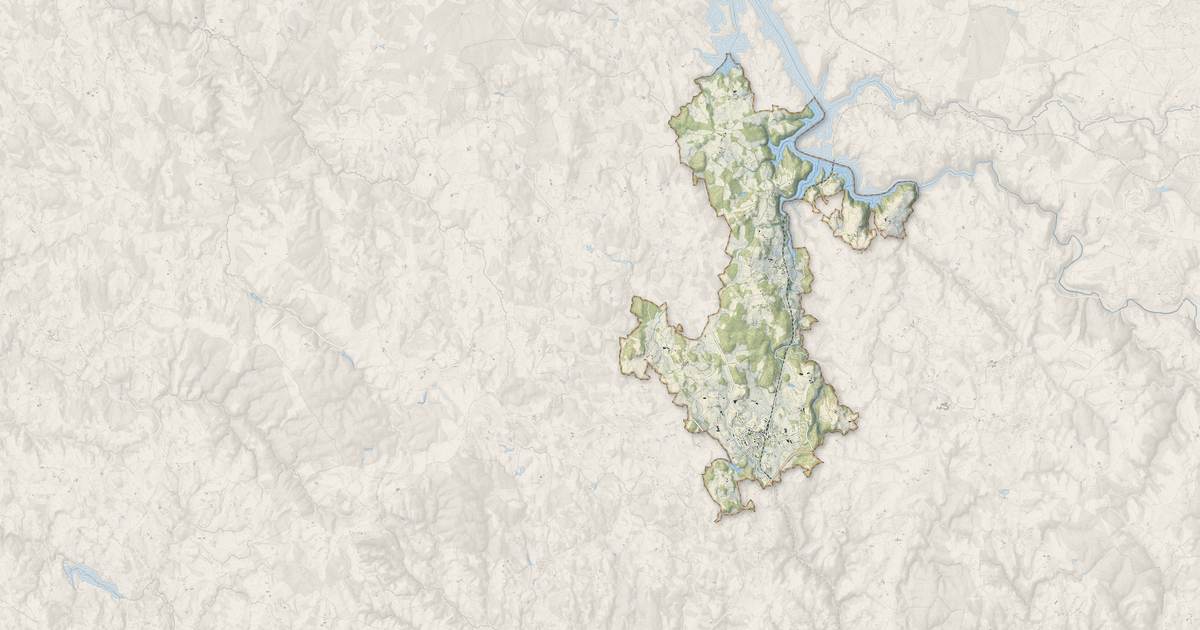 Portrait cartographique de Le Rouget-Pers : relief, eau, forêts, bâti et voies, calculés à partir des données de l'IGN