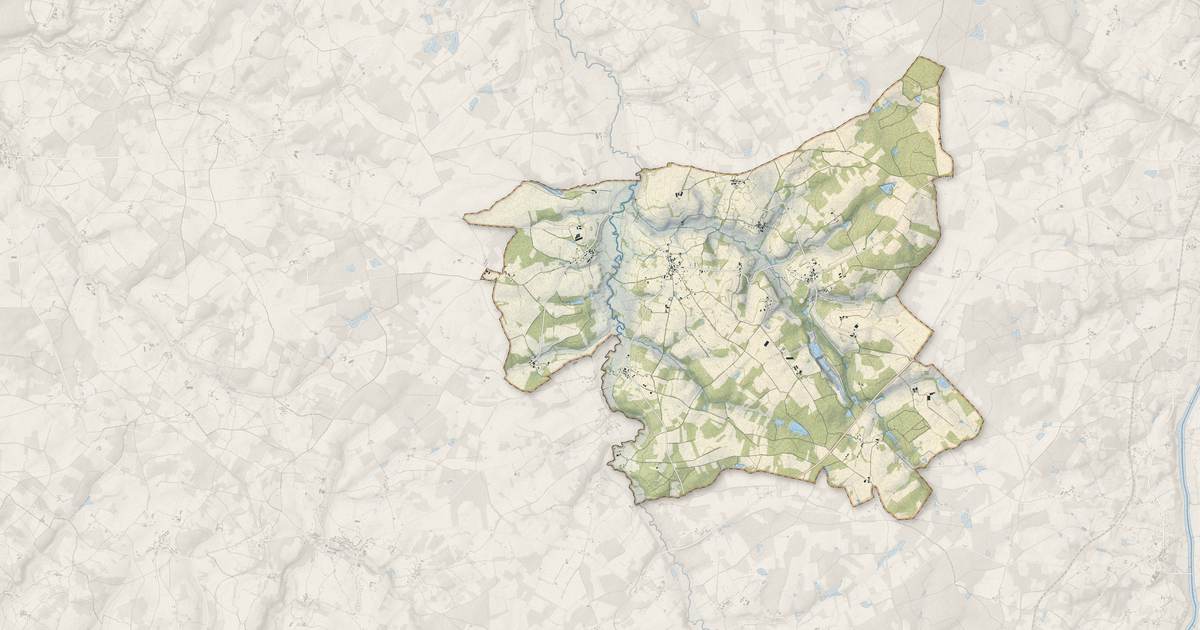 Portrait cartographique de Ambernac : relief, eau, forêts, bâti et voies, calculés à partir des données de l'IGN
