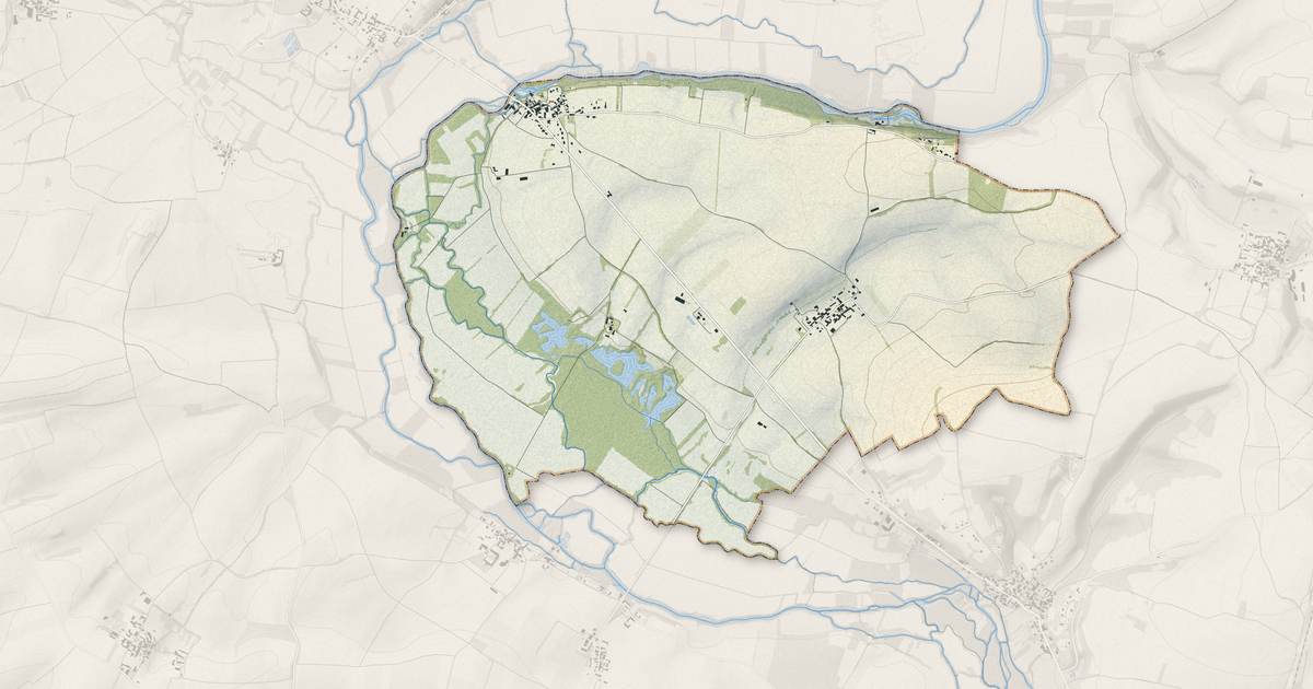 Portrait cartographique de La Chapelle : relief, eau, forêts, bâti et voies, calculés à partir des données de l'IGN