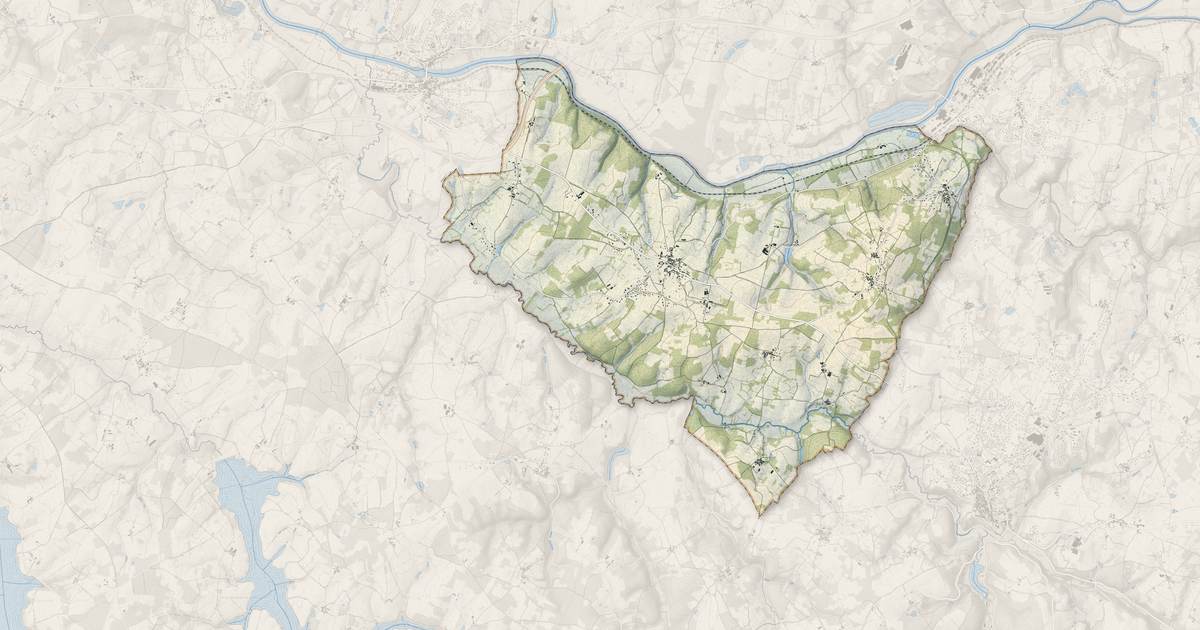 Portrait cartographique de Chassenon : relief, eau, forêts, bâti et voies, calculés à partir des données de l'IGN