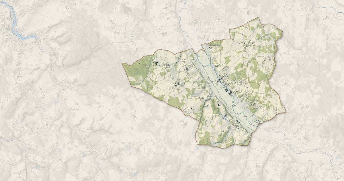 Portrait cartographique de Chazelles : relief, eau, forêts, bâti et voies, calculés à partir des données de l'IGN