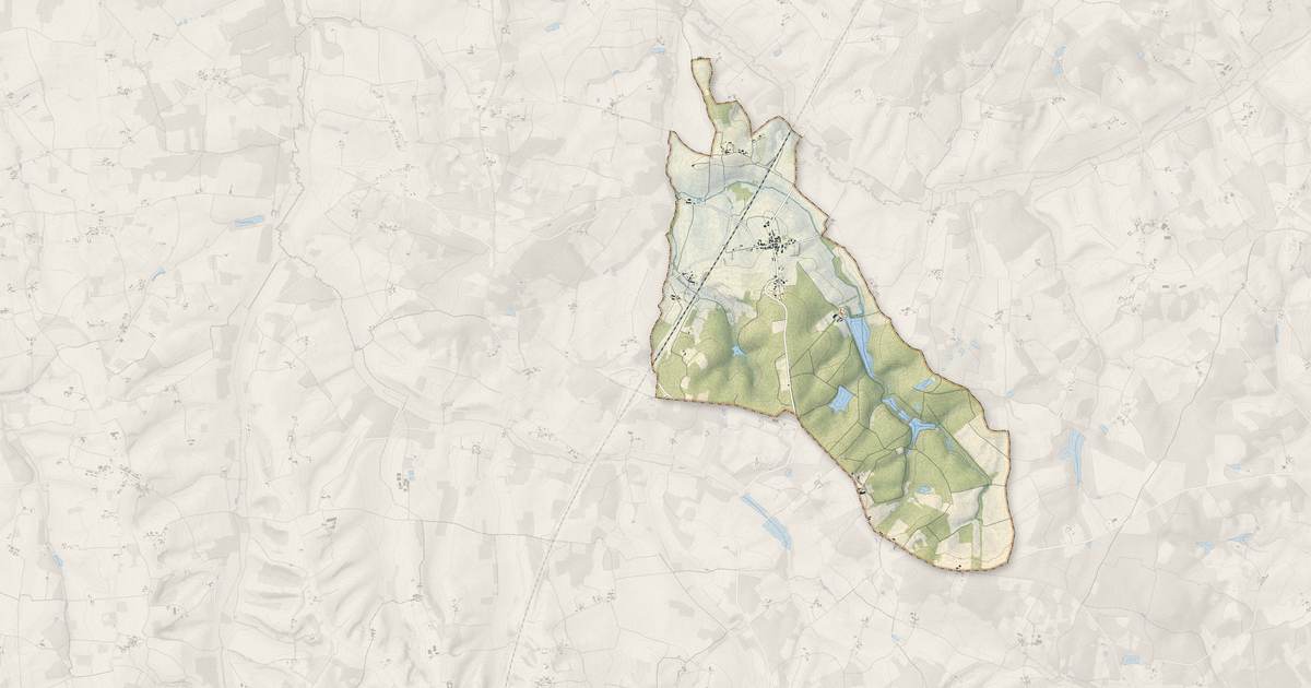 Portrait cartographique de Deviat : relief, eau, forêts, bâti et voies, calculés à partir des données de l'IGN