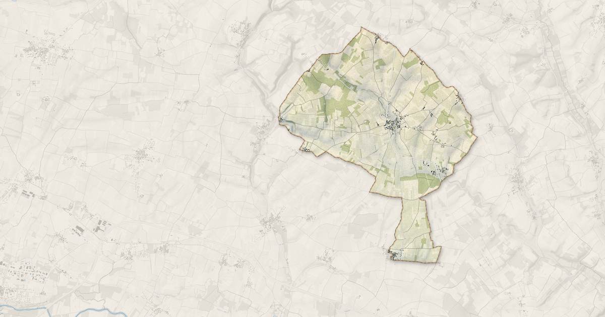 Portrait cartographique de Échallat : relief, eau, forêts, bâti et voies, calculés à partir des données de l'IGN