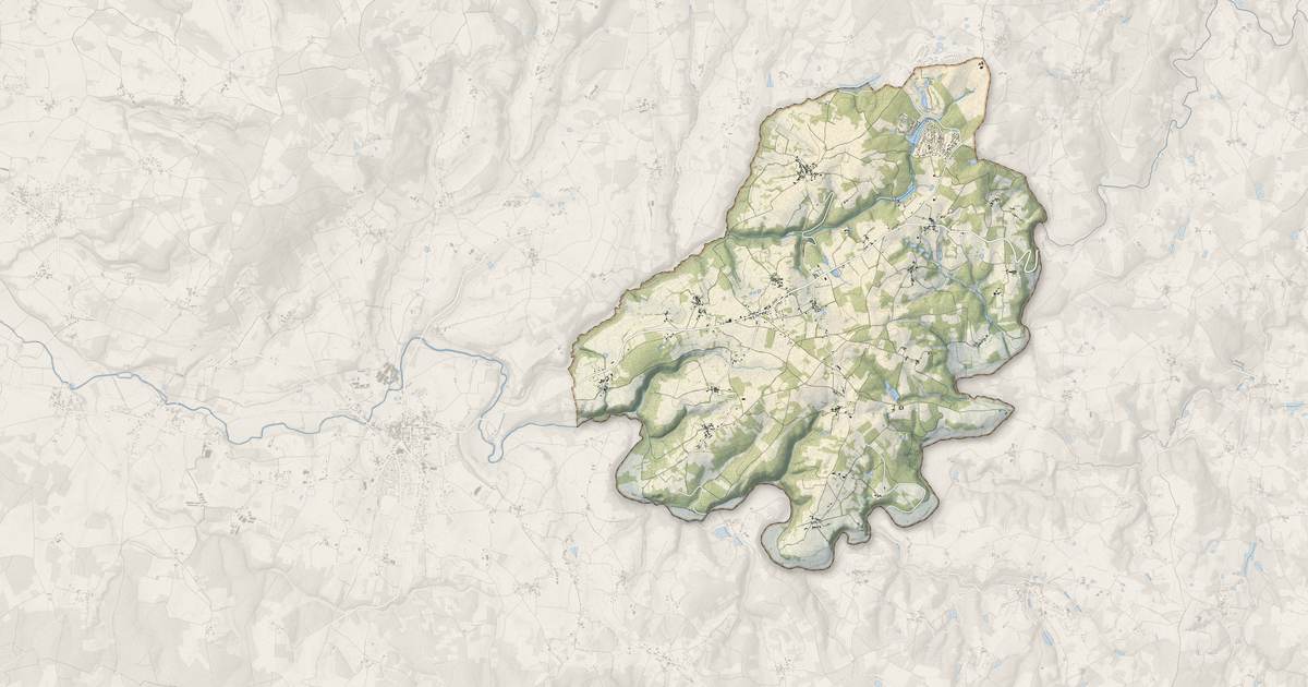 Portrait cartographique de Écuras : relief, eau, forêts, bâti et voies, calculés à partir des données de l'IGN
