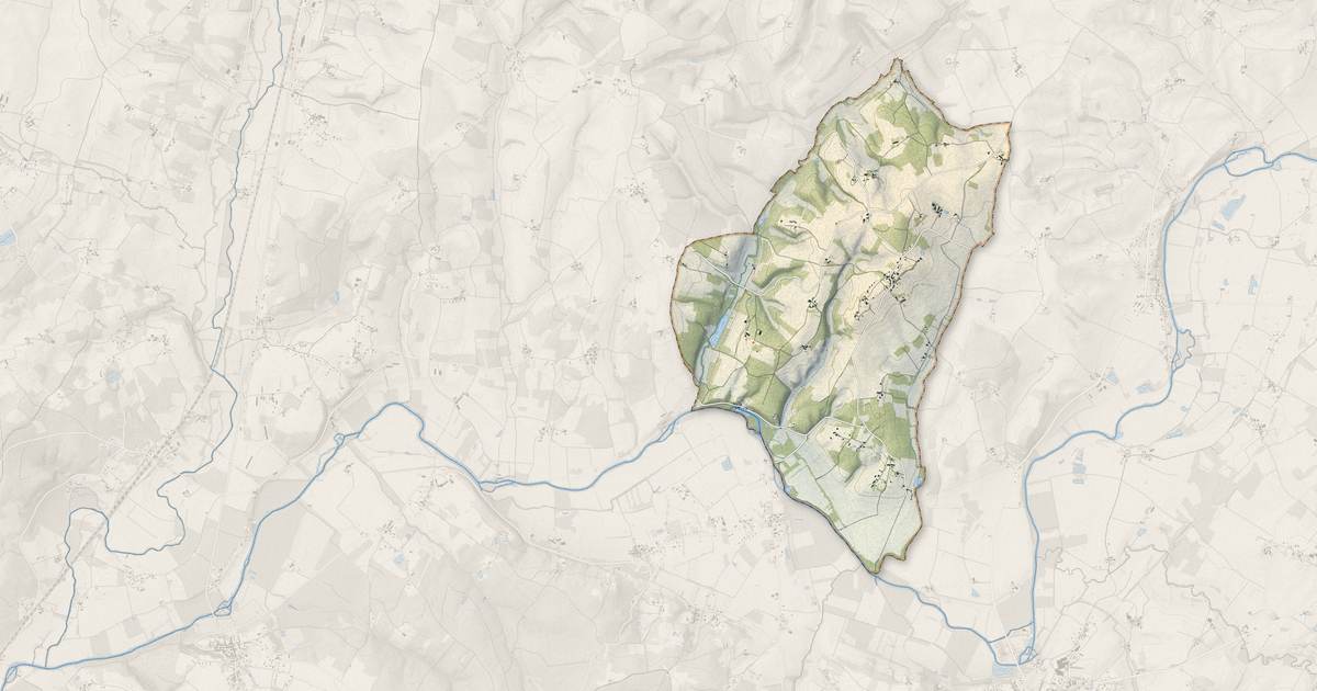 Portrait cartographique de Les Essards : relief, eau, forêts, bâti et voies, calculés à partir des données de l'IGN