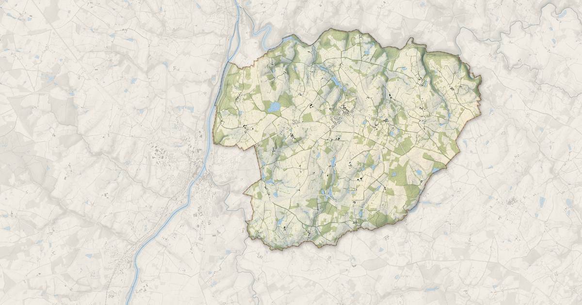Portrait cartographique de Esse : relief, eau, forêts, bâti et voies, calculés à partir des données de l'IGN