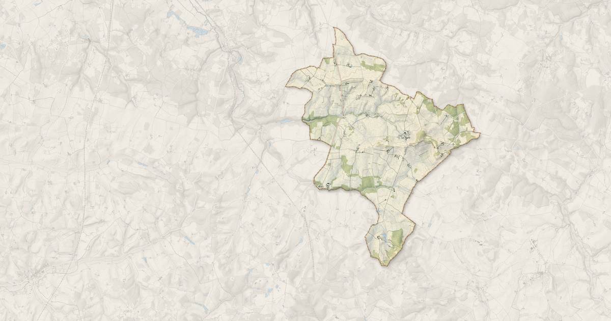 Portrait cartographique de Fouquebrune : relief, eau, forêts, bâti et voies, calculés à partir des données de l'IGN