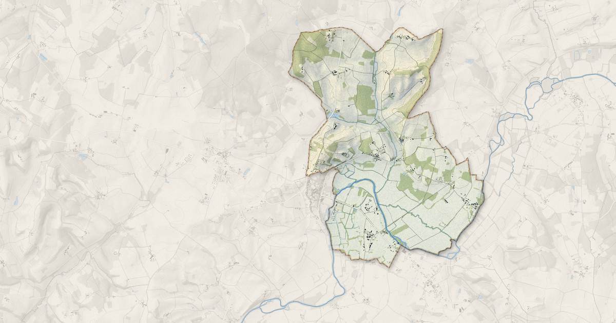 Portrait cartographique de Laprade : relief, eau, forêts, bâti et voies, calculés à partir des données de l'IGN