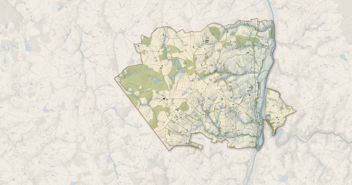 Portrait cartographique de Lessac : relief, eau, forêts, bâti et voies, calculés à partir des données de l'IGN