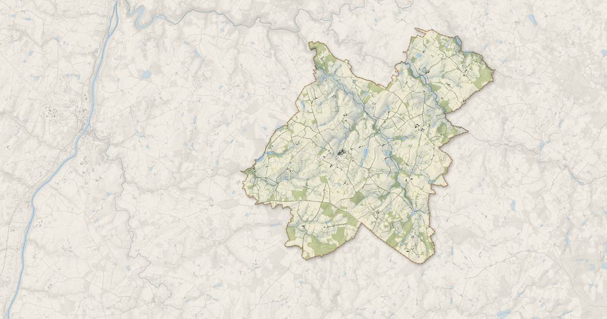 Portrait cartographique de Lesterps : relief, eau, forêts, bâti et voies, calculés à partir des données de l'IGN