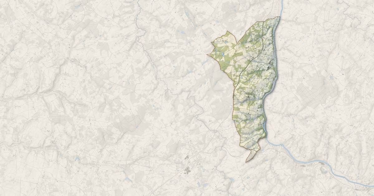 Portrait cartographique de Manot : relief, eau, forêts, bâti et voies, calculés à partir des données de l'IGN