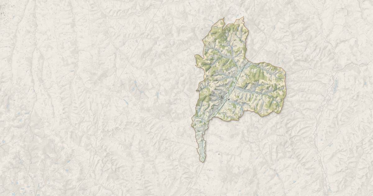 Portrait cartographique de Montmoreau : relief, eau, forêts, bâti et voies, calculés à partir des données de l'IGN