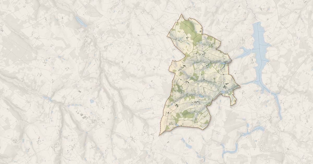 Portrait cartographique de Mouzon : relief, eau, forêts, bâti et voies, calculés à partir des données de l'IGN