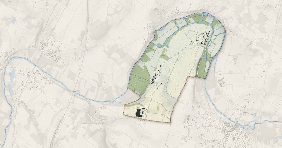 Portrait cartographique de Saint-Groux : relief, eau, forêts, bâti et voies, calculés à partir des données de l'IGN