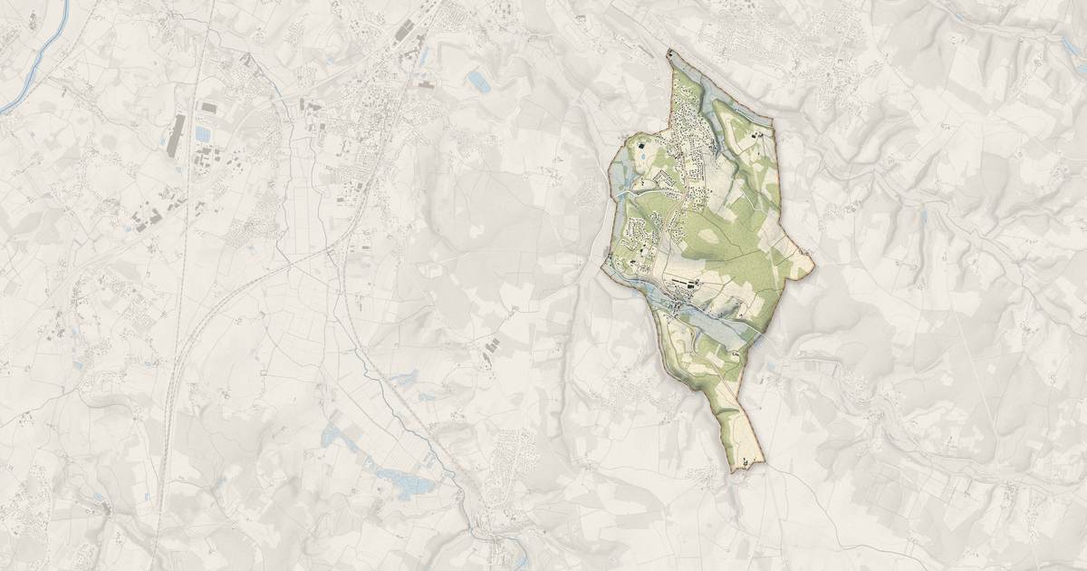 Portrait cartographique de Vœuil-et-Giget : relief, eau, forêts, bâti et voies, calculés à partir des données de l'IGN