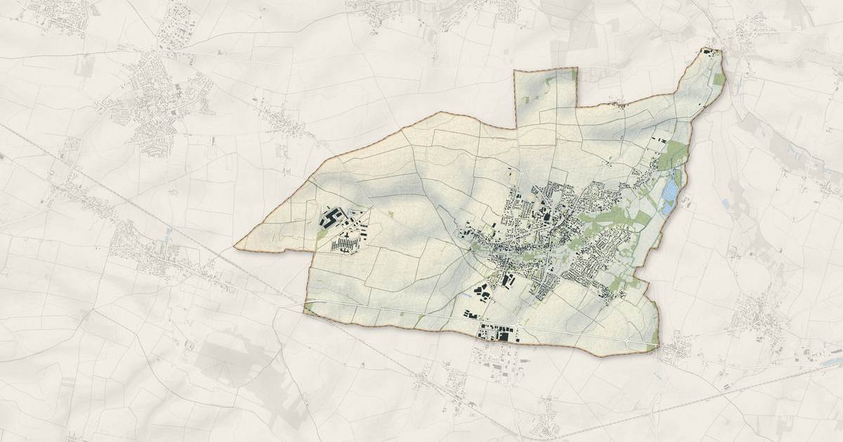 Portrait cartographique de Aigrefeuille-d'Aunis : relief, eau, forêts, bâti et voies, calculés à partir des données de l'IGN