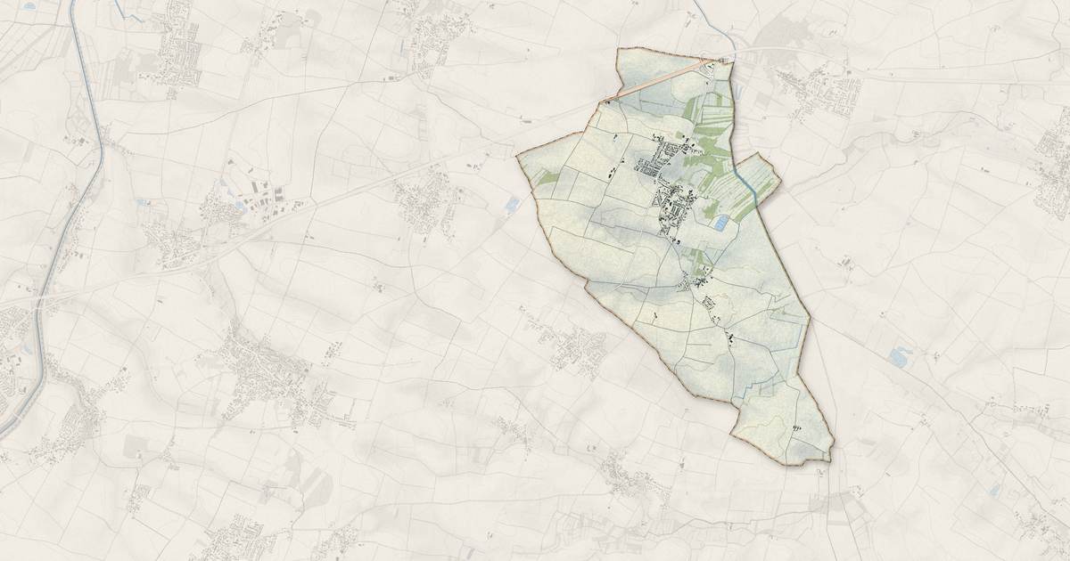 Portrait cartographique de Angliers : relief, eau, forêts, bâti et voies, calculés à partir des données de l'IGN