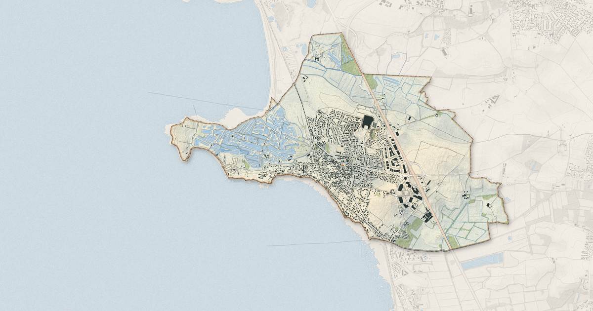 Portrait cartographique de Angoulins : relief, eau, forêts, bâti et voies, calculés à partir des données de l'IGN