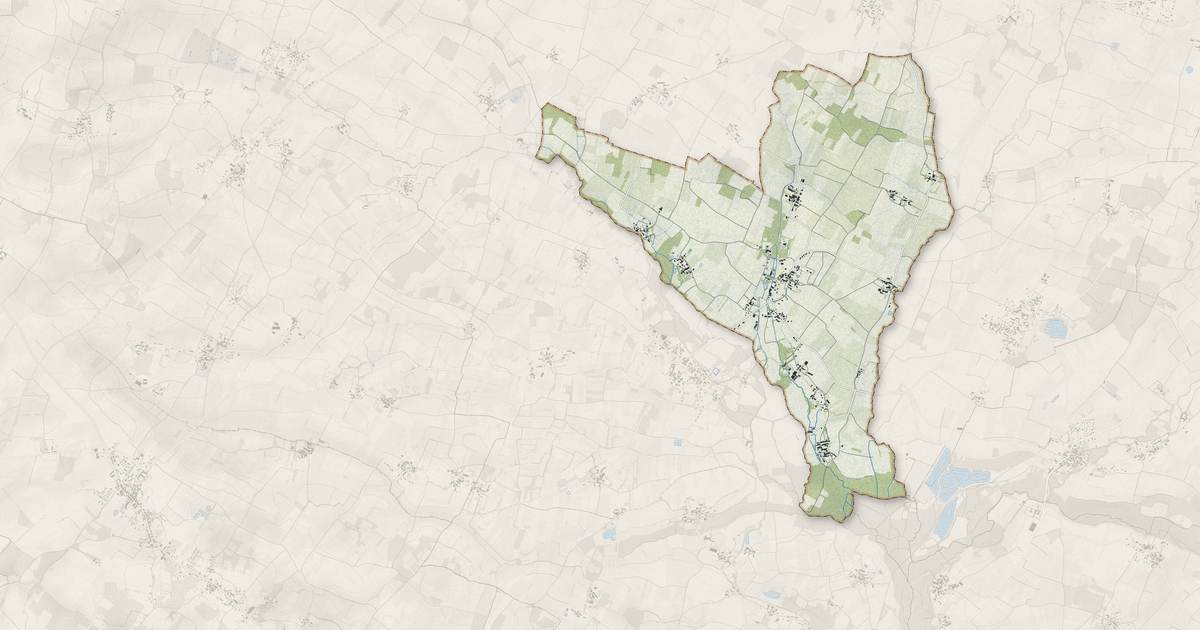 Portrait cartographique de Aujac : relief, eau, forêts, bâti et voies, calculés à partir des données de l'IGN