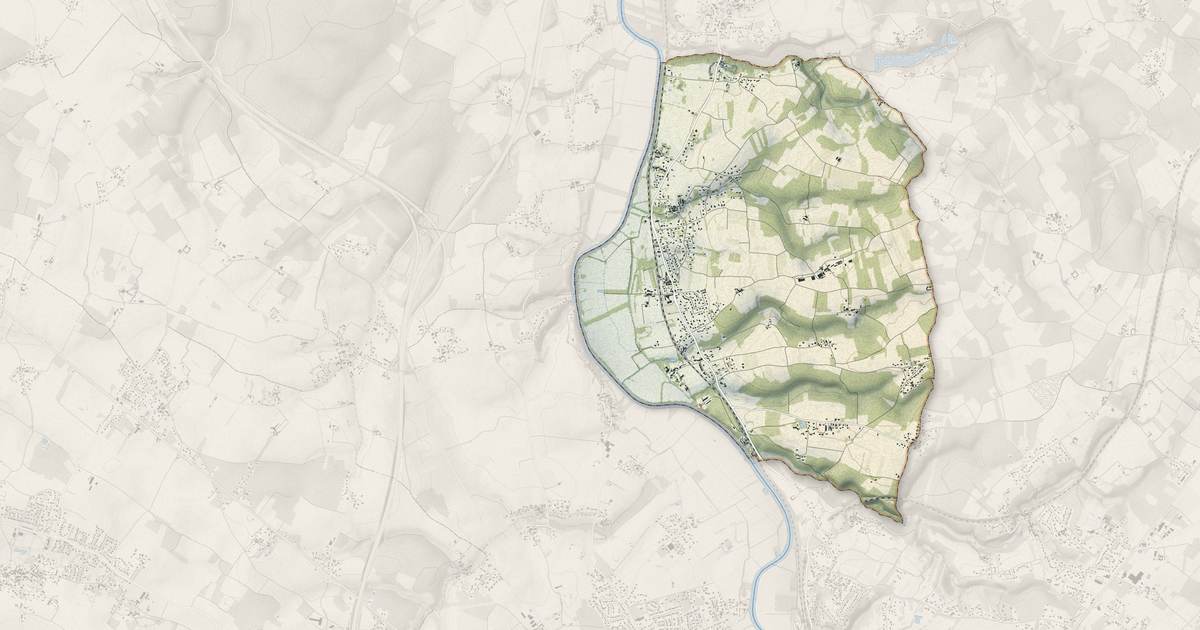 Portrait cartographique de Bussac-sur-Charente : relief, eau, forêts, bâti et voies, calculés à partir des données de l'IGN