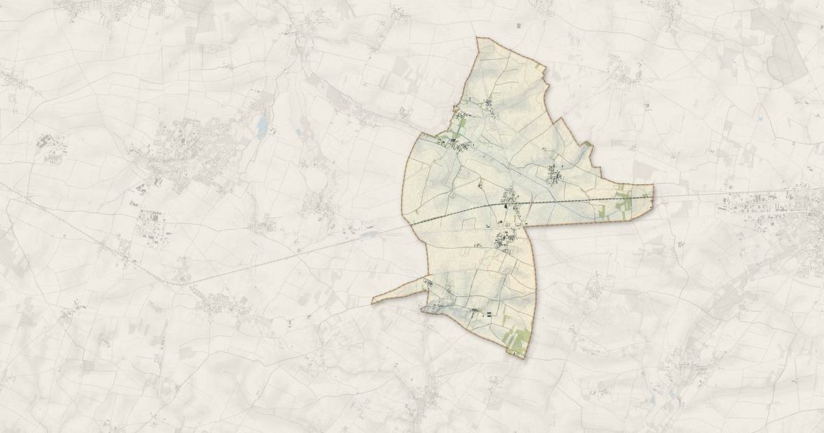 Portrait cartographique de Chambon : relief, eau, forêts, bâti et voies, calculés à partir des données de l'IGN