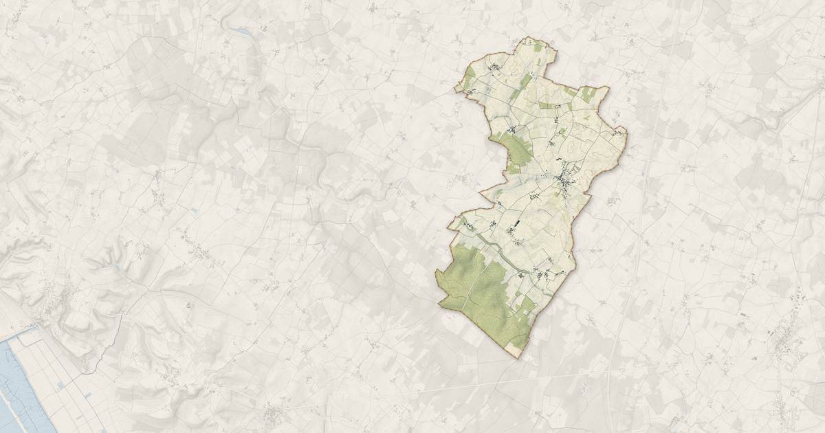 Portrait cartographique de Champagnolles : relief, eau, forêts, bâti et voies, calculés à partir des données de l'IGN