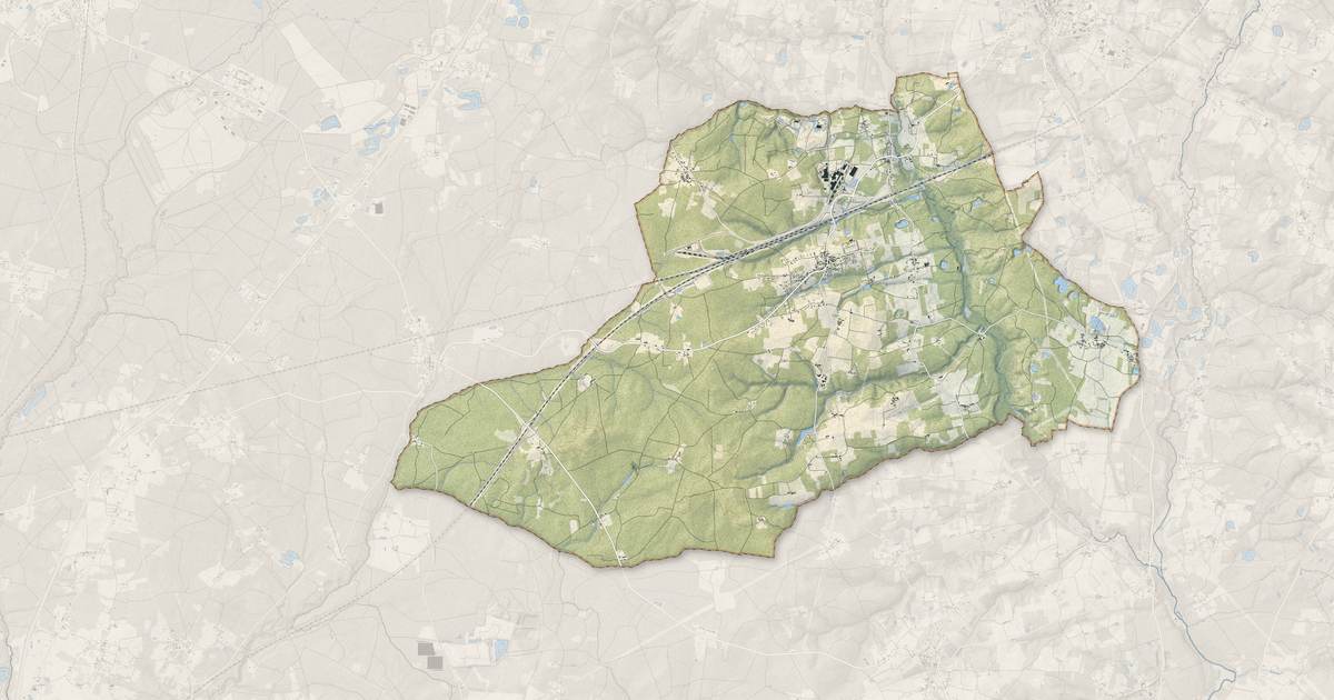 Portrait cartographique de Clérac : relief, eau, forêts, bâti et voies, calculés à partir des données de l'IGN
