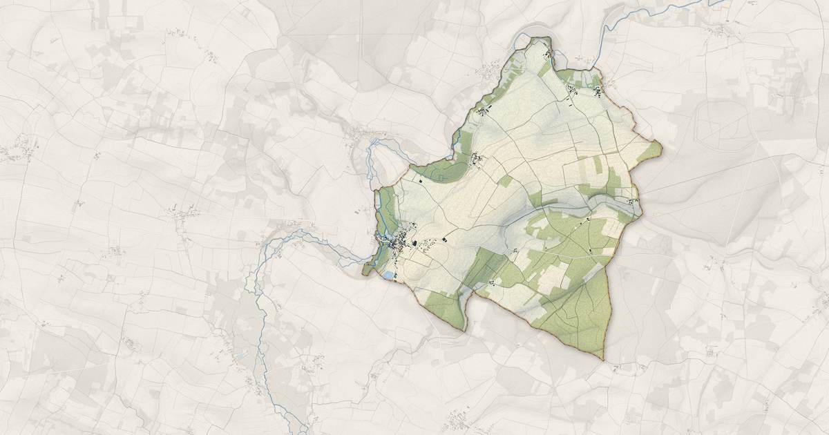 Portrait cartographique de Dampierre-sur-Boutonne : relief, eau, forêts, bâti et voies, calculés à partir des données de l'IGN