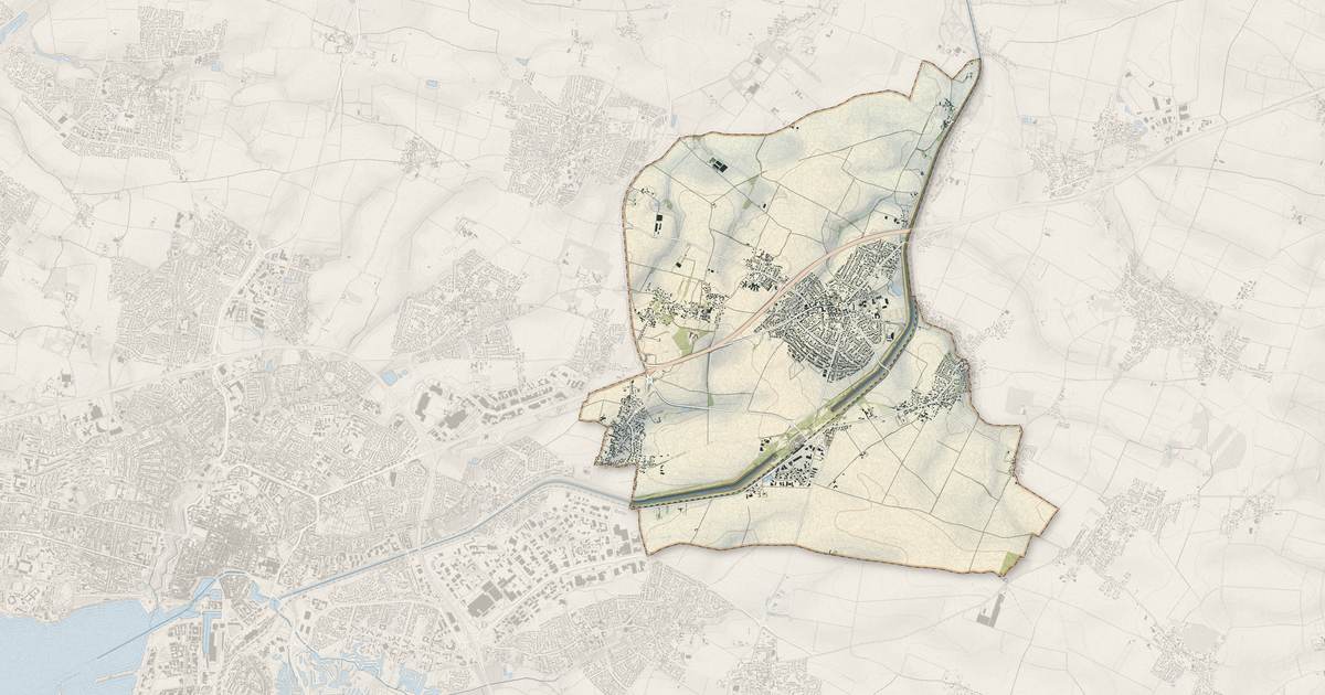 Portrait cartographique de Dompierre-sur-Mer : relief, eau, forêts, bâti et voies, calculés à partir des données de l'IGN