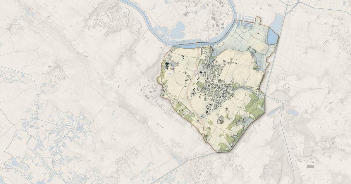 Portrait cartographique de Échillais : relief, eau, forêts, bâti et voies, calculés à partir des données de l'IGN