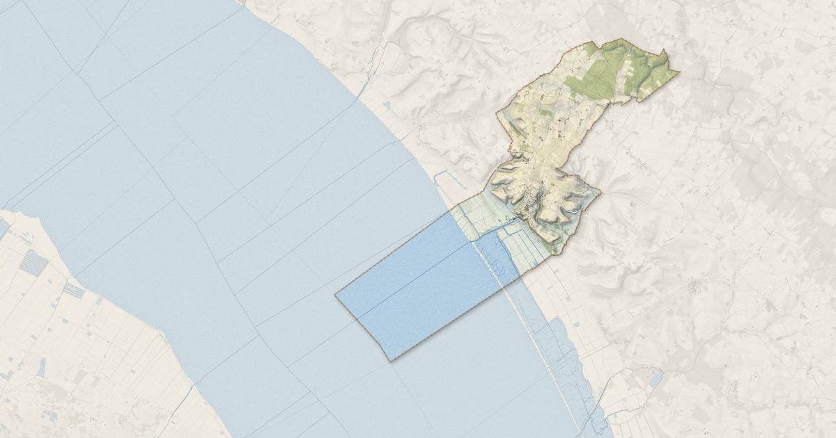 Portrait cartographique de Mortagne-sur-Gironde : relief, eau, forêts, bâti et voies, calculés à partir des données de l'IGN