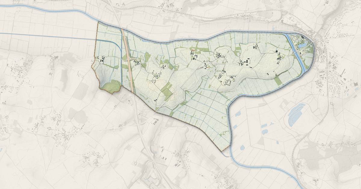 Portrait cartographique de Le Mung : relief, eau, forêts, bâti et voies, calculés à partir des données de l'IGN