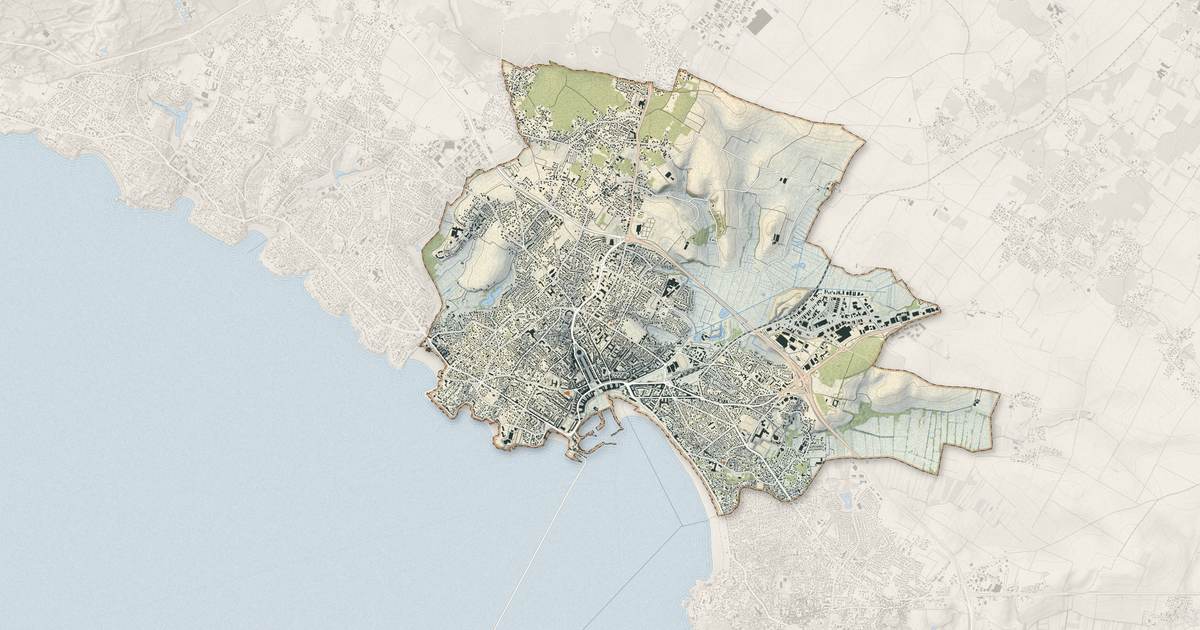 Portrait cartographique de Royan : relief, eau, forêts, bâti et voies, calculés à partir des données de l'IGN
