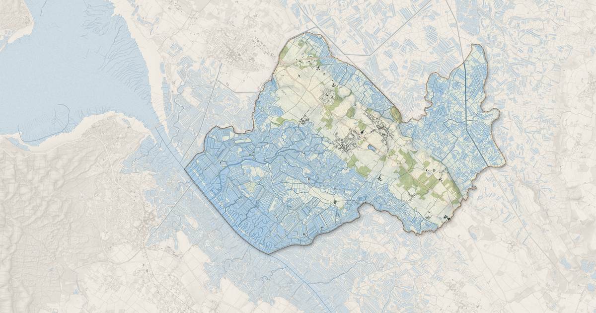 Portrait cartographique de Saint-Just-Luzac : relief, eau, forêts, bâti et voies, calculés à partir des données de l'IGN