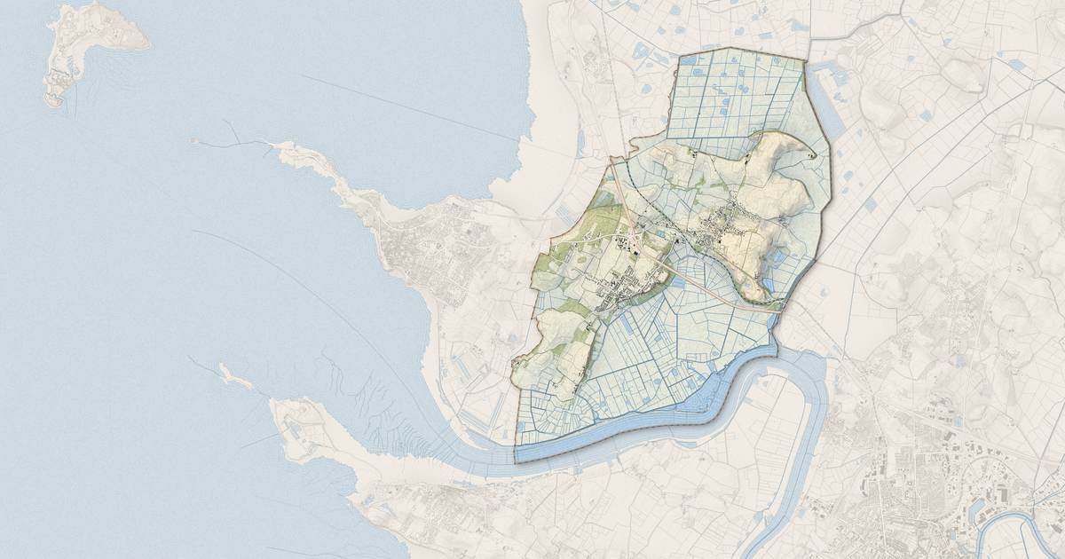 Portrait cartographique de Saint-Laurent-de-la-Prée : relief, eau, forêts, bâti et voies, calculés à partir des données de l'IGN