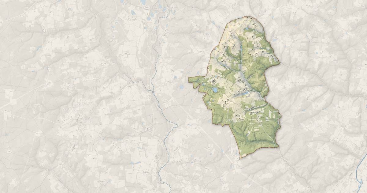 Portrait cartographique de Saint-Martin-de-Coux : relief, eau, forêts, bâti et voies, calculés à partir des données de l'IGN