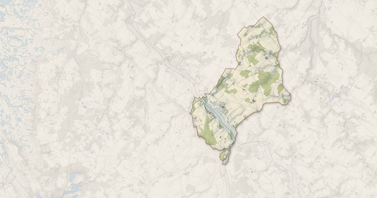 Portrait cartographique de Saint-Sulpice-d'Arnoult : relief, eau, forêts, bâti et voies, calculés à partir des données de l'IGN